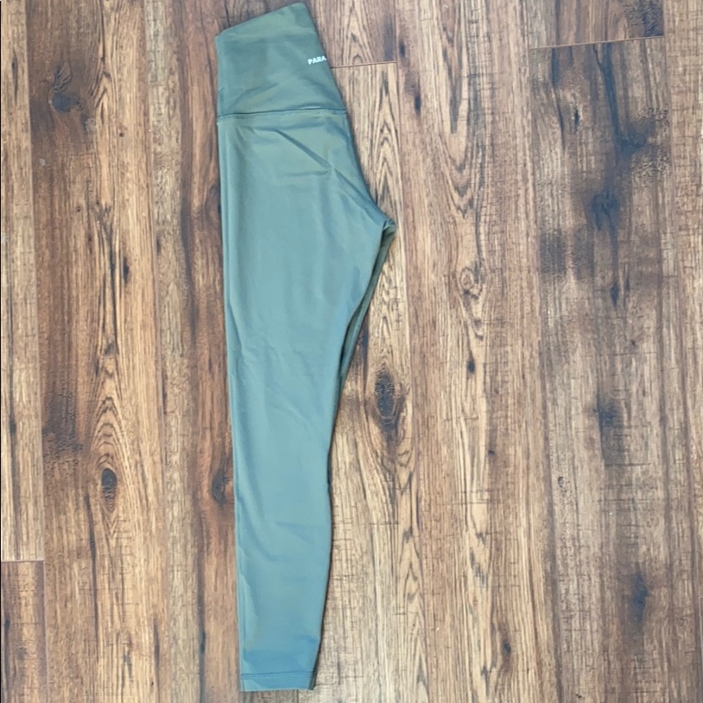Paragon everyday leggings NWOT